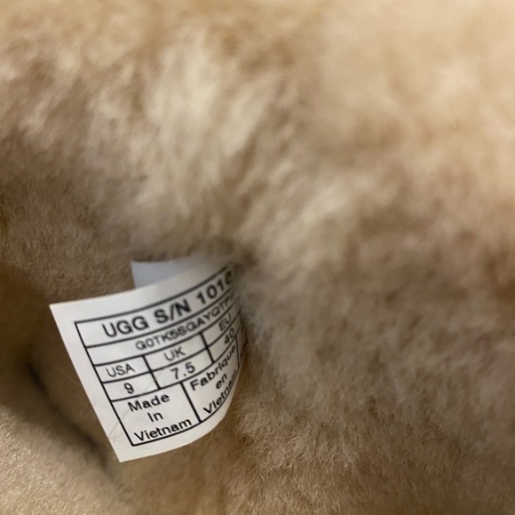 UGG boots (worn) - Picture 3 of 3